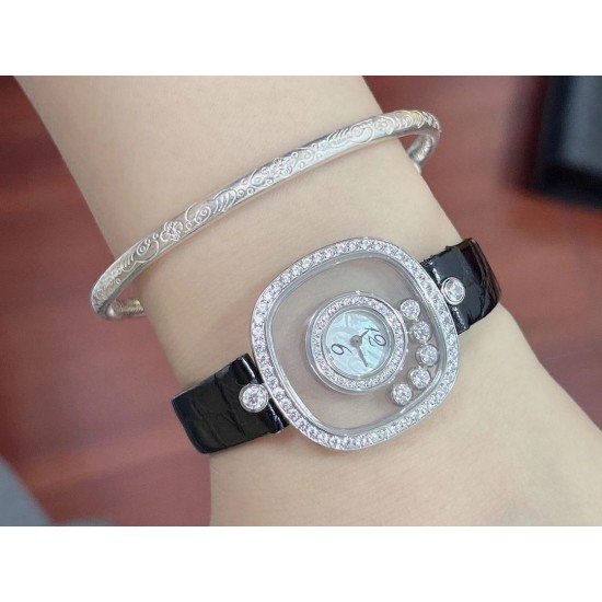 品牌：Chopard-萧邦最新款方形Happy Diamonds❤️瑞士原厂石英机芯 五颗快乐钻石在表盘自由流动  电镀18k金好货不等人哦～[机智]