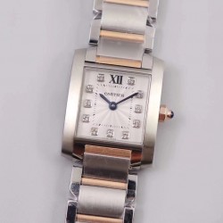 实拍 8848F出品卡地亚法国坦克！瑞士石英机芯，尺寸～25.35*20.3mm，其他的就不作多介绍了，均可官网查阅，下面我来讲讲它的迷人之处，坦克腕表家族中女性最喜欢的一个系列。首先正像坦克与履带的不可分离，法国坦克腕表的履带式表链不仅像一款简练的手镯将金属的光泽绽放无余，也更好的融合了坦克系列棱角分明、锐利的表壳边缘，二者的结合不仅使表款风格上有个完整的统一性，更是对坦克腕表系列的自由精神的完美诠释，因此法国坦克可谓是卡地亚坦克腕表系列之中的经典之作！保卡、吊牌、表带膜和外包装都有贴标型号！下手要快！