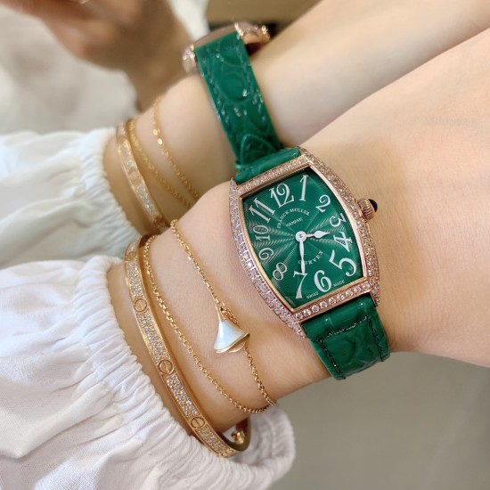 实拍 小红书强推 新色 FranckMuller 法兰克穆勒腕表是世界最知名的高级腕表品牌之一,也是无数男女明星的热捧之物。小酒桶型上手更潮,瑞士石英,表壳后盖桥形设计,贴手型 316上等精钢.尺寸26mm 实拍 小红书强推 新色 FranckMuller 法兰克穆勒腕表是世界最知名的高级腕表品牌之一,也是无数男女明星的热捧之物。小酒桶型上手更潮,瑞士石英,表壳后盖桥形设计,贴手型 316上等精钢.尺寸26mm