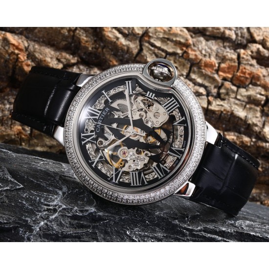 实物拍摄品牌:卡地亚-CARTIER 类型:男士腕表表壳:316精钢(做工上乘)表带:进口小牛皮/原装扣机芯:高级定制全自动机械机芯(走时稳定)材料:高级强化镀膜镜面尺寸:直径46mm,厚度14mm 实物拍摄品牌:卡地亚-CARTIER 类型:男士腕表表壳:316精钢(做工上乘)表带:进口小牛皮/原装扣机芯:高级定制全自动机械机芯(走时稳定)材料:高级强化镀膜镜面尺寸:直径46mm,厚度14mm