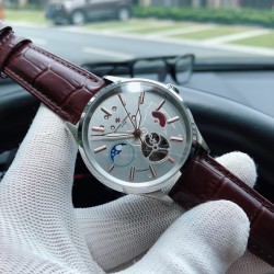 品牌：江诗丹顿༶VacheronConstantinv Z2 款式：尊贵绅士潮男腕表༶机械尺寸：43mm13mm 机芯：三针飞轮月相机械镜面：矿物质水晶玻璃材料：316精钢表扣：折叠扣 精致打造 三杰完美呈现༶精品力推༶欢迎转载 SJ为你精心挑选超真实男士机械腕表