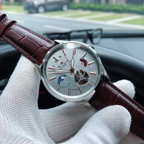 品牌:江诗丹顿༶VacheronConstantinv Z2 款式:尊贵绅士潮男腕表༶机械尺寸:43mm13mm 机芯:三针飞轮月相机械镜面:矿物质水晶玻璃材料:316精钢表扣:折叠扣 精致打造 三杰完美呈现༶精品力推༶欢迎转载 SJ为你精心挑选超真实男士机械腕表 品牌:江诗丹顿༶VacheronConstantinv Z2 款式:尊贵绅士潮男腕表༶机械尺寸:43mm13mm 机芯:三针飞轮月相机械镜面:矿物质水晶玻璃材料:316精钢表扣:折叠扣 精致打造 三杰完美呈现༶精品力推༶欢迎转载 SJ为你精心挑选超真实男士机械腕表
