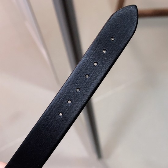 实拍 江诗丹顿-Vacheron Constantin 作为世界上历史悠久的钟表制造商从未停止生产,秉承悉力以赴,精益求精的品牌座右铭,其中有一款-Malte系列25530/000R-9742,经典酒桶型婉表,防磨水晶镜面,内部经反光处理,配置瑞士原装石英机芯,尺寸28.40*38.67毫米,厚度7.28毫米。表壳电镀18K白金/玫瑰金,表带有布绢带,牛皮带两种选择,针扣配带.市面最高版本,你值得拥有! 实拍 江诗丹顿-Vacheron Constantin 作为世界上历史悠久的钟表制造商从未停止生产,秉承悉力以赴,精益求精的品牌座右铭,其中有一款-Malte系列25530/000R-9742,经典酒桶型婉表,防磨水晶镜面,内部经反光处理,配置瑞士原装石英机芯,尺寸28.40*38.67毫米,厚度7.28毫米。表壳电镀18K白金/玫瑰金,表带有布绢带,牛皮带两种选择,针扣配带.市面最高版本,你值得拥有!