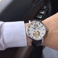 【品牌】伯爵 PIAGET 【类型】精致款男士腕表【表带】采用真牛皮表带【机芯】超顶级机械机芯【材料】矿物质超强镜面【尺寸】直径42mm 厚13mm！