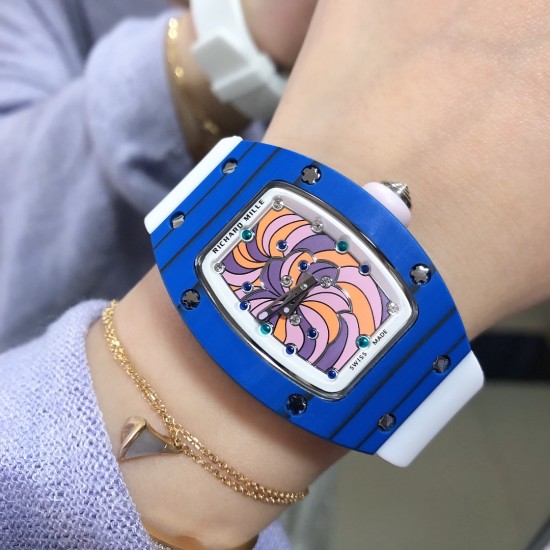实拍 最新理查珐琅棉花糖理查德米勒 RichardMille 珐琅棉花糖 最新爆款 bon bon系列最稀有的作品!克服传统工艺打破模式!钟表最受尊敬的技术之一。不是所有人的嫁妆,棉花糖运动曲线和颜色,它们是诱人的。有了理查德米勒,实现了把棉花糖戴在你的手腕上!白色陶瓷加上黄粉绿搪瓷表盘,RM-07柔和的颜色创造了一个组合...甜蜜!糖果店的一次旅行,一个让人难以置信的艺术品。你会戴上它吗? 实拍 最新理查珐琅棉花糖理查德米勒 RichardMille 珐琅棉花糖 最新爆款 bon bon系列最稀有的作品!克服传统工艺打破模式!钟表最受尊敬的技术之一。不是所有人的嫁妆,棉花糖运动曲线和颜色,它们是诱人的。有了理查德米勒,实现了把棉花糖戴在你的手腕上!白色陶瓷加上黄粉绿搪瓷表盘,RM-07柔和的颜色创造了一个组合...甜蜜!糖果店的一次旅行,一个让人难以置信的艺术品。你会戴上它吗?