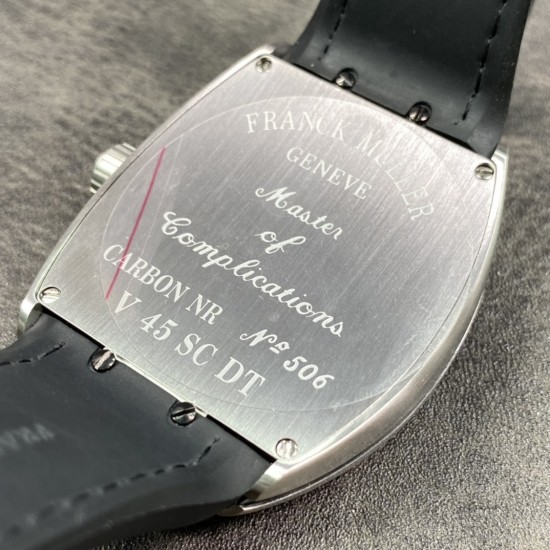 Franck Muller 法兰克穆勒 V45 自动机械腕表 。酒桶形精钢表壳搭配拱型蓝宝石镜面 ,拉丝纹表盘立体搪瓷刻度 ,日本西铁城9015自动机械机芯 ,黑色橡胶镶嵌牛皮表带 ,蝴蝶双按扣 。尺寸43.5mmX54.5mm。尽显休闲运动设计风格。tw厂出品,出货实拍 Franck Muller 法兰克穆勒 V45 自动机械腕表 。酒桶形精钢表壳搭配拱型蓝宝石镜面 ,拉丝纹表盘立体搪瓷刻度 ,日本西铁城9015自动机械机芯 ,黑色橡胶镶嵌牛皮表带 ,蝴蝶双按扣 。尺寸43.5mmX54.5mm。尽显休闲运动设计风格。tw厂出品,出货实拍