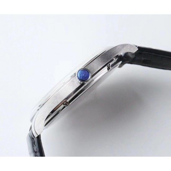 IWC 万国(葡萄牙系列)V3版 IW545408型腕表,简称“琼斯之剑”。正品开模,干练整洁,专为男士打造的腕表。锅盖蓝宝石玻璃,手动上弦的滴答声,背透镶嵌的红宝石,来回摆动的游丝走线,纯粹的机械之美,都让每个狂热的机械爱好者深深着迷!表盘尺寸:44毫米X10机芯类型:手动机㭜系列型号:98295动力储存:46小时表镜材质:兰宝石玻璃表带材质:意大利小牛皮表扣类型:针扣后盖表底:透底功能风格:6位小秒针,纯粹机械之美! IWC 万国(葡萄牙系列)V3版 IW545408型腕表,简称“琼斯之剑”。正品开模,干练整洁,专为男士打造的腕表。锅盖蓝宝石玻璃,手动上弦的滴答声,背透镶嵌的红宝石,来回摆动的游丝走线,纯粹的机械之美,都让每个狂热的机械爱好者深深着迷!表盘尺寸:44毫米X10机芯类型:手动机㭜系列型号:98295动力储存:46小时表镜材质:兰宝石玻璃表带材质:意大利小牛皮表扣类型:针扣后盖表底:透底功能风格:6位小秒针,纯粹机械之美!