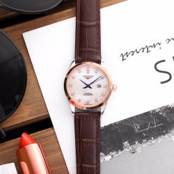 原单品质浪琴版12个 天然珍珠贝壳面  上手效果极佳✨✨Longines开创者系列⚡️⚡️赵丽颖⭕️同款型号：L2.320.4.11.6（可佩戴原装质感牛皮）⚡️⚡️这是浪琴首个所有表款均被授以瑞士天文台认证（COSC）的腕表系列。此款女表采用超薄进口西铁城6t15机芯-   原装开模直径30  蓝宝石玻璃镜面防刮效果316精钢打造与原装一样细节标准✅背透设计清晰可见机芯的律动，出席任何场合尽显优雅个性真我态度。钻石圈口璀璨夺目非你莫属！！FK独家实拍！
