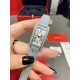 卡地亚-美国坦克-Cartier Tank Amricaine腕表,小号表款,三码合一。采用蓝宝水石晶镜面,瑞士石英机芯。原版开模,精钢表壳,八角形表冠,镶嵌一颗合成蓝色尖晶石,镀银表盘,剑形蓝钢指针,搭配原装光面折叠表扣,采用进口多色小牛皮。腕大表器优雅,深行受家青睐。表壳尺寸:34.80 x 19.00毫米。 卡地亚-美国坦克-Cartier Tank Amricaine腕表,小号表款,三码合一。采用蓝宝水石晶镜面,瑞士石英机芯。原版开模,精钢表壳,八角形表冠,镶嵌一颗合成蓝色尖晶石,镀银表盘,剑形蓝钢指针,搭配原装光面折叠表扣,采用进口多色小牛皮。腕大表器优雅,深行受家青睐。表壳尺寸:34.80 x 19.00毫米。