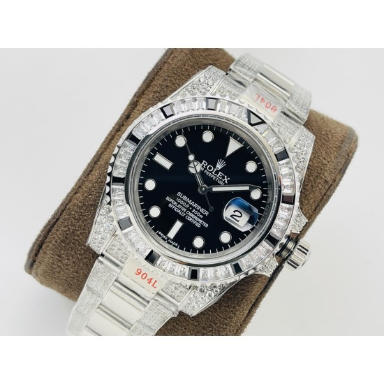 【VRS Factory2022墙裂推荐 市场最高版本】奢华大作,劳力士Rolex SUB潜航者后镶钻定制版!是奢华闪耀与永不退色的融合,更是经典潮流的不二之选!1⃣️【表壳】直径40MM。每一颗钻石/彩宝均来自奥地利(施华洛世奇原产地)经过严格的筛选,确保颜色,大小,火彩统一,专业珠宝镶嵌师精心镶嵌。2⃣️【表带】跟官网同步,904L蚝式钢完美还原坚固耐用的优良血统,效果可媲美原装。3⃣️【机芯】采用复刻界的机芯之王——搭配3135自动上旋机芯。VRS Factory匠心力作 敬请各路表友品鉴! 【VRS Factory2022墙裂推荐 市场最高版本】奢华大作,劳力士Rolex SUB潜航者后镶钻定制版!是奢华闪耀与永不退色的融合,更是经典潮流的不二之选!1⃣️【表壳】直径40MM。每一颗钻石/彩宝均来自奥地利(施华洛世奇原产地)经过严格的筛选,确保颜色,大小,火彩统一,专业珠宝镶嵌师精心镶嵌。2⃣️【表带】跟官网同步,904L蚝式钢完美还原坚固耐用的优良血统,效果可媲美原装。3⃣️【机芯】采用复刻界的机芯之王——搭配3135自动上旋机芯。VRS Factory匠心力作 敬请各路表友品鉴!