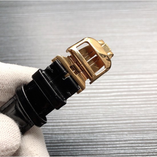 实物拍摄品牌:积家-Jaeger-LeCoultre A26 类型:男士腕表表壳:316精钢(做工上乘)表带:进口小牛皮/316精钢(两种可选) 机芯:高级定制全自动机械机芯(走时稳定)材料:高级强化镀膜镜面 尺寸:直径41mm,厚度12mm 三杰精致推荐男士机械腕表 SJ为你精心打造超真实实物图拍摄 实物拍摄品牌:积家-Jaeger-LeCoultre A26 类型:男士腕表表壳:316精钢(做工上乘)表带:进口小牛皮/316精钢(两种可选) 机芯:高级定制全自动机械机芯(走时稳定)材料:高级强化镀膜镜面 尺寸:直径41mm,厚度12mm 三杰精致推荐男士机械腕表 SJ为你精心打造超真实实物图拍摄