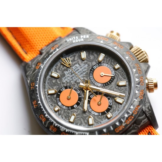 劳力士Rolex Daytona全碳纤维宇宙计时迪通拿横空出世 这款获得瑞士天文台认证的首款全碳纤迪通拿搭载全自动计时7750机械机芯 均调校测试 表盘配蜗形小秒针盘 蓝宝石抗刮损水晶镜面 碳纤维字面 完美复刻 原装同步魔术贴帆布带/橡树胶带 原装扣 更加柔软舒适 方便佩戴 爱不释手的劳力士迪通拿 品不完的一劳永逸!!! 劳力士Rolex Daytona全碳纤维宇宙计时迪通拿横空出世 这款获得瑞士天文台认证的首款全碳纤迪通拿搭载全自动计时7750机械机芯 均调校测试 表盘配蜗形小秒针盘 蓝宝石抗刮损水晶镜面 碳纤维字面 完美复刻 原装同步魔术贴帆布带/橡树胶带 原装扣 更加柔软舒适 方便佩戴 爱不释手的劳力士迪通拿 品不完的一劳永逸!!!