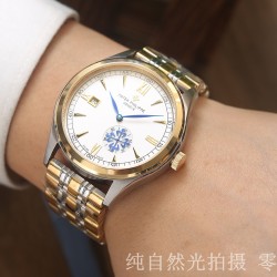 简约精致热卖新款低调绅士时尚百搭【最新】：百达翡丽精品推荐多功能新品【类型】：精品男士腕表【材质】：316L精钢打造【机芯】：高端全自动机械机芯【镜面】：矿物质强化玻璃（更高清）品味高雅 浩瀚大气 匠心独运 腕间瑰宝 纯自然光拍摄 零P图尺寸：直径42mm厚11mm热卖上市！欢迎转载！