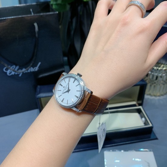 实拍2020年江诗丹顿传袭超薄系列-Vacheron Constantin 专为女神打造的,奢华时尚,采用进口316钢表壳,搭配原装进口9015机芯(0返修),天然蓝宝石玻璃镜面,直径33mm,超薄工艺7.8mm,超强防水30米,竹节纹进口小牛皮表带,一表一码。 实拍2020年江诗丹顿传袭超薄系列-Vacheron Constantin 专为女神打造的,奢华时尚,采用进口316钢表壳,搭配原装进口9015机芯(0返修),天然蓝宝石玻璃镜面,直径33mm,超薄工艺7.8mm,超强防水30米,竹节纹进口小牛皮表带,一表一码。