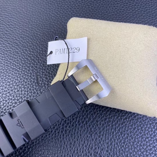 沛纳海PAM 1229,44mm尺寸,表盘升级了日期窗口,大幅提升了易读性,黑色天然橡胶表带。沛纳海独特DNA 让人越来越觉得好看的款式,用心做好每个细节! 沛纳海PAM 1229,44mm尺寸,表盘升级了日期窗口,大幅提升了易读性,黑色天然橡胶表带。沛纳海独特DNA 让人越来越觉得好看的款式,用心做好每个细节!