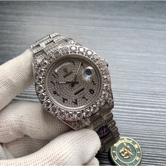 劳力士ROLEX R40 SF Factory 新款Oyster Perpetual Pearlmaster 39(蚝式恒动Pearlmaster 39)腕表,堪为宝石镶嵌腕表系列之瑰宝。 永恒黄金腕表镶嵌最珍稀的钻石,充分展现劳力士在宝石镶嵌方面的非凡技艺。品牌:Rolex劳力士系列:蚝式恒动腕表机芯:全自动机械表带:镶钻精钢表链尺寸:43.5 x 13mm材料:316精钢+蓝宝石玻璃 三杰精致推荐男士机械腕表 SJ为你精心打造超真实实物图拍摄 劳力士ROLEX R40 SF Factory 新款Oyster Perpetual Pearlmaster 39(蚝式恒动Pearlmaster 39)腕表,堪为宝石镶嵌腕表系列之瑰宝。 永恒黄金腕表镶嵌最珍稀的钻石,充分展现劳力士在宝石镶嵌方面的非凡技艺。品牌:Rolex劳力士系列:蚝式恒动腕表机芯:全自动机械表带:镶钻精钢表链尺寸:43.5 x 13mm材料:316精钢+蓝宝石玻璃 三杰精致推荐男士机械腕表 SJ为你精心打造超真实实物图拍摄