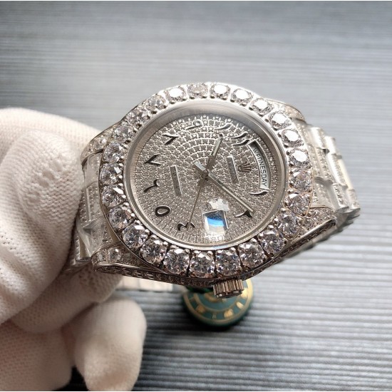 劳力士ROLEX R40 SF Factory 新款Oyster Perpetual Pearlmaster 39(蚝式恒动Pearlmaster 39)腕表,堪为宝石镶嵌腕表系列之瑰宝。 永恒黄金腕表镶嵌最珍稀的钻石,充分展现劳力士在宝石镶嵌方面的非凡技艺。品牌:Rolex劳力士系列:蚝式恒动腕表机芯:全自动机械表带:镶钻精钢表链尺寸:43.5 x 13mm材料:316精钢+蓝宝石玻璃 三杰精致推荐男士机械腕表 SJ为你精心打造超真实实物图拍摄 劳力士ROLEX R40 SF Factory 新款Oyster Perpetual Pearlmaster 39(蚝式恒动Pearlmaster 39)腕表,堪为宝石镶嵌腕表系列之瑰宝。 永恒黄金腕表镶嵌最珍稀的钻石,充分展现劳力士在宝石镶嵌方面的非凡技艺。品牌:Rolex劳力士系列:蚝式恒动腕表机芯:全自动机械表带:镶钻精钢表链尺寸:43.5 x 13mm材料:316精钢+蓝宝石玻璃 三杰精致推荐男士机械腕表 SJ为你精心打造超真实实物图拍摄