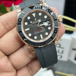 ROLEX 劳力士 YACHT MASTER 游艇名仕型 116655 运动男表 精钢镀厚玫瑰金表壳 陶瓷表圈 可双向转动 旋入式表冠 蓝宝石镜面有日历放大镜6点位镭射皇冠防伪 橡胶表带 表带侧面有OYSTERFLEX字样雕刻 表带背面有导汗槽 Glidelock折叠保险表扣！
