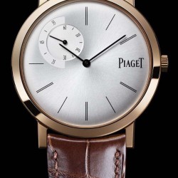 Piaget 伯爵Altiplano 原版字面复刻版 系列多功能机械全自动腕表。以传统美学概念打造的机械腕表，纯洁简约古典优雅，精致的巴顿指针，优雅的双层立体面盘，5位小秒和10位24小时刻度以及独有12点位日历窗，42mm腕表。透视底盖！