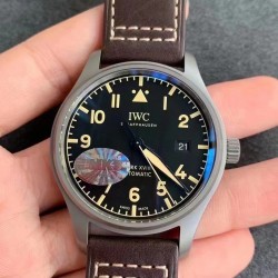 IWC 万国 钛灰 马克系列，日本全自动机械腕表，现震撼来袭，越带越有质感，尺寸39mm！棕色意大利小牛皮表带！