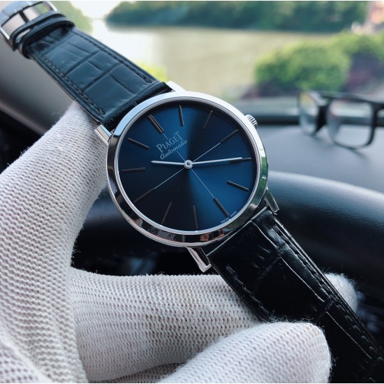 伯爵 PIAGET B0 超薄,直径40厚度8MM,采用改装高品质手翻机芯Cal.1400:原装一致夹板刻字,机芯稳定!蓝宝石水晶镜面,原装比例细节!特别注重手表的大小,弧度,抛光,刻字! 外壳均采用真空电镀,特别是白金款式光亮不掉色,纯正316进口钢材使整表更有坠感,欢迎比对!双面进口意大利小牛皮和原装扣! 三十米防水!三杰精致推荐男士超薄机械腕表 SJ为你精心打造超真实实物图拍摄 伯爵 PIAGET B0 超薄,直径40厚度8MM,采用改装高品质手翻机芯Cal.1400:原装一致夹板刻字,机芯稳定!蓝宝石水晶镜面,原装比例细节!特别注重手表的大小,弧度,抛光,刻字! 外壳均采用真空电镀,特别是白金款式光亮不掉色,纯正316进口钢材使整表更有坠感,欢迎比对!双面进口意大利小牛皮和原装扣! 三十米防水!三杰精致推荐男士超薄机械腕表 SJ为你精心打造超真实实物图拍摄