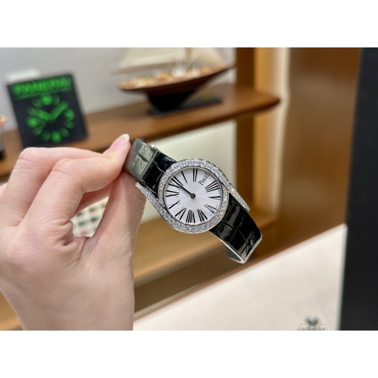 伯爵69Limelight Gala腕表超级版 正品级腕表尺寸32mm有鳄鱼皮表带,绢丝表带,牛皮表带可选运用一流的壳套打磨工艺,诠释伯爵优雅气质。表扣细节工艺,搭配施华洛世奇水钻,偶然一亮,清新脱俗。采用定制版瑞士石英机芯,续航给力,走时稳健,零返修。镶饰60颗明亮式切割钻(约0.92克拉)。表扣镶饰单颗明亮式切割施华洛世奇水钻(约0.01克拉)动人线条衬托优雅气质 伯爵69Limelight Gala腕表超级版 正品级腕表尺寸32mm有鳄鱼皮表带,绢丝表带,牛皮表带可选运用一流的壳套打磨工艺,诠释伯爵优雅气质。表扣细节工艺,搭配施华洛世奇水钻,偶然一亮,清新脱俗。采用定制版瑞士石英机芯,续航给力,走时稳健,零返修。镶饰60颗明亮式切割钻(约0.92克拉)。表扣镶饰单颗明亮式切割施华洛世奇水钻(约0.01克拉)动人线条衬托优雅气质