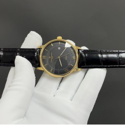 新品推荐 江诗丹顿最新巨作 《vacheron Constantin》超薄系列高级腕表⌚️，火爆上市搭载原装进口9015，每小时振频28800次，零返修。装配特色锅盖玻璃，3D超强立体感，给你不一样的感觉！316L精钢表壳，采用意大利进口小牛皮，原装针扣。深度防水50米，直径40mm。尽显非凡气质，高贵雅致及精美细腻的工艺，耀眼✨✨光辉，永恒尊贵，绝对是男神们的标配！
