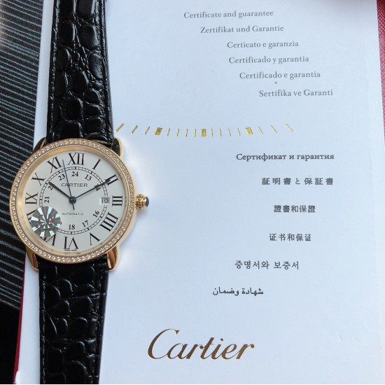 顶级复刻正品开模 CARTIER 卡地亚 X8 伦敦SOLO系列男款 CARTIER W6701010 正品开模,2892机,搭配真鳄鱼皮,喷砂日历,CNC深度加工把的镶嵌同正品同样的尖晶宝石,莫式硬度达到九级。表扣原装圆弧并喷砂处理,字体清晰 一表一码 三杰精致推荐男士精品机械腕表 精致传承真实效果 SJ品质的保证 顶级复刻正品开模 CARTIER 卡地亚 X8 伦敦SOLO系列男款 CARTIER W6701010 正品开模,2892机,搭配真鳄鱼皮,喷砂日历,CNC深度加工把的镶嵌同正品同样的尖晶宝石,莫式硬度达到九级。表扣原装圆弧并喷砂处理,字体清晰 一表一码 三杰精致推荐男士精品机械腕表 精致传承真实效果 SJ品质的保证