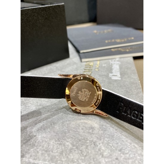 RF厂伯爵新款小号26mm。Limelight Gala系列的女性钻石手表是绝对诱惑的标志,表盘独特的6与9的造型,混合艺术,设计和珠宝,他们赞扬充满活力和大胆女性气质。在伯爵的眼里,每一位演绎人生故事的女主角,都注定拥有出众魅力!别出心裁,不断进阶超越。尺寸26mm 机芯:瑞士朗达机芯 玻璃:蓝宝石镜面 皮带:美洲鳄鱼皮 RF厂伯爵新款小号26mm。Limelight Gala系列的女性钻石手表是绝对诱惑的标志,表盘独特的6与9的造型,混合艺术,设计和珠宝,他们赞扬充满活力和大胆女性气质。在伯爵的眼里,每一位演绎人生故事的女主角,都注定拥有出众魅力!别出心裁,不断进阶超越。尺寸26mm 机芯:瑞士朗达机芯 玻璃:蓝宝石镜面 皮带:美洲鳄鱼皮