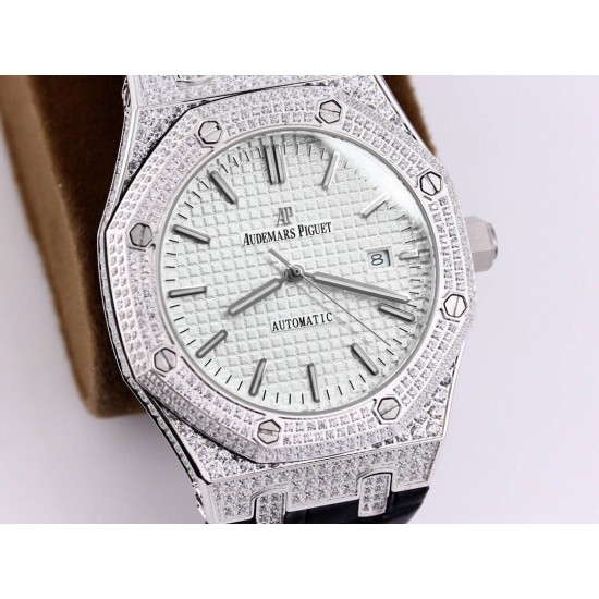 SF 爱彼 Audemars Piguet 皇家橡树系列 ️钻石壳 皮带款 搭载316L不锈精钢表壳 实心厚重钢带精选进口奥地利水钻 光彩闪耀 采用进口亚洲3120机芯 精准计时 耗时13个月 钻石精致手表 尺寸41.5x12mm 重量110g SF Factory 三杰精致推荐男士机械腕表 SJ为你精心打造超真实实物图拍摄 SF 爱彼 Audemars Piguet 皇家橡树系列 ️钻石壳 皮带款 搭载316L不锈精钢表壳 实心厚重钢带精选进口奥地利水钻 光彩闪耀 采用进口亚洲3120机芯 精准计时 耗时13个月 钻石精致手表 尺寸41.5x12mm 重量110g SF Factory 三杰精致推荐男士机械腕表 SJ为你精心打造超真实实物图拍摄