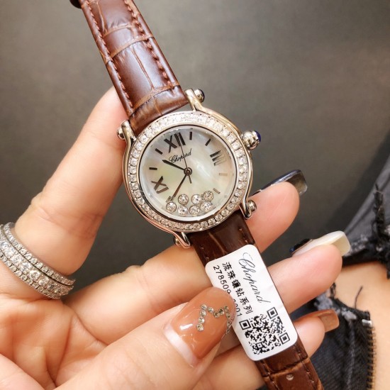 萧邦最新款 流珠镶钻系列 圆形表盘直径:30mm。尺寸与做工均和正版保持一致、钻石镶嵌宝石圈口,全钢女士腕表 线条流畅 立体感非常强 注重细节 以创造艺术品的方式专注每一只腕表,8个颜色 萧邦最新款 流珠镶钻系列 圆形表盘直径:30mm。尺寸与做工均和正版保持一致、钻石镶嵌宝石圈口,全钢女士腕表 线条流畅 立体感非常强 注重细节 以创造艺术品的方式专注每一只腕表,8个颜色