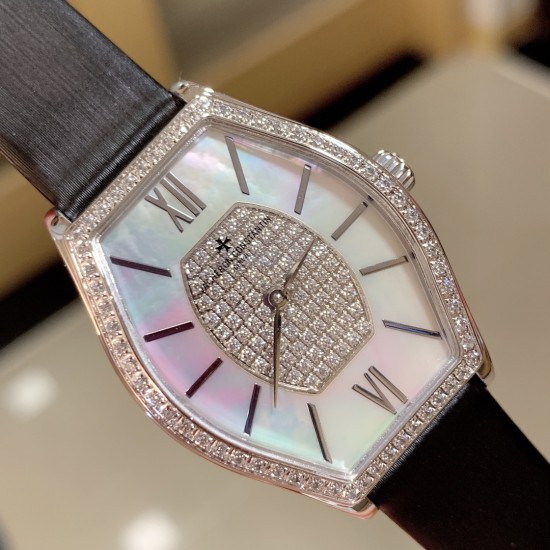 实拍 江诗丹顿-Vacheron Constantin 作为世界上历史悠久的钟表制造商从未停止生产,秉承悉力以赴,精益求精的品牌座右铭,其中有一款-Malte系列25530/000R-9742,经典酒桶型婉表,防磨水晶镜面,内部经反光处理,配置瑞士原装石英机芯,尺寸28.40*38.67毫米,厚度7.28毫米。表壳电镀18K白金/玫瑰金,表带有布绢带,牛皮带两种选择,针扣配带.市面最高版本,你值得拥有! 实拍 江诗丹顿-Vacheron Constantin 作为世界上历史悠久的钟表制造商从未停止生产,秉承悉力以赴,精益求精的品牌座右铭,其中有一款-Malte系列25530/000R-9742,经典酒桶型婉表,防磨水晶镜面,内部经反光处理,配置瑞士原装石英机芯,尺寸28.40*38.67毫米,厚度7.28毫米。表壳电镀18K白金/玫瑰金,表带有布绢带,牛皮带两种选择,针扣配带.市面最高版本,你值得拥有!
