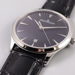 TW出品 积家超薄大师Q1288420系列腕表尺寸：	40mm x 8.0mm 316L精钢	蓝宝石镜面 牛皮表带	折叠扣 防水30米。机芯：	日本9015机芯改Cal.896机芯。TW工厂耗时长达十八个月 积家大师系列 终于出货 原版正品开模 TW不求速度力求把握好每一个细节 阴阳子母指针完全吻合原版设计（一半拉沙一半抛光） 圈口 中壳 底盖三件套同步原装版型 还原正品气质 字面金属放射纹路质感十足 蓝宝石玻璃通透叫板正品 TW出品必属精品，因为用心，所以专业（实力拍，实拍无P图）