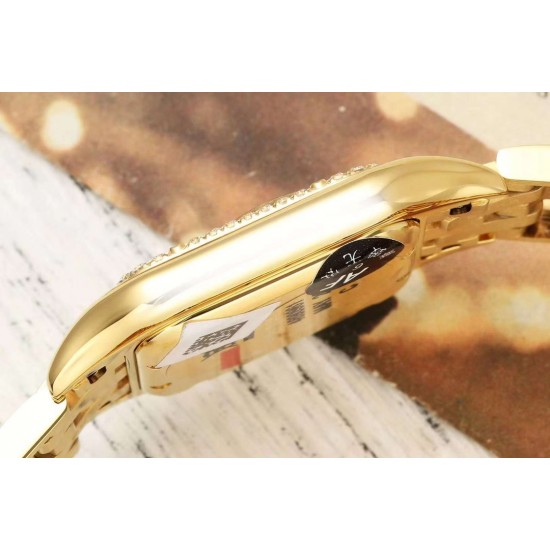 AF卡地亚Cartier猎豹PANTHERE DE CARTIER系列出品[庆祝][庆祝][庆祝]机芯类型：瑞士石英机芯表径尺寸小号：22*30毫米表径尺寸中号：27*37毫米表盘