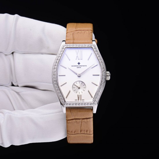 实拍 江诗丹顿-Vacheron Constantin 作为世界上历史悠久的钟表制造商从未停止生产,秉承悉力以赴,精益求精的品牌座右铭,其中有一款-Malte系列25530/000R-9742,经典酒桶型婉表,防磨水晶镜面,内部经反光处理,配置瑞士原装石英机芯,尺寸28.40*38.67毫米,厚度7.28毫米。表壳电镀18K白金/玫瑰金,表带有布绢带,牛皮带两种选择,针扣配带.市面最高版本,你值得拥有。 实拍 江诗丹顿-Vacheron Constantin 作为世界上历史悠久的钟表制造商从未停止生产,秉承悉力以赴,精益求精的品牌座右铭,其中有一款-Malte系列25530/000R-9742,经典酒桶型婉表,防磨水晶镜面,内部经反光处理,配置瑞士原装石英机芯,尺寸28.40*38.67毫米,厚度7.28毫米。表壳电镀18K白金/玫瑰金,表带有布绢带,牛皮带两种选择,针扣配带.市面最高版本,你值得拥有。