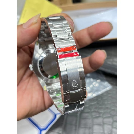彩色泡泡ROLEX 劳力士 蚝式恒动型 超卓性能,高效稳定,三格链节舒适度极佳,圆拱型外圈搭配上对版的彩色表盘,非常独特的设计,在光线下会有一种莹润,透亮的感觉# 字体样式 模具均选与ROLEX相同字体,防刮损蓝宝石玻璃镜面,旋入式表冠,双扣锁双重防水!表扣内侧外侧图标细节同原版激光雕刻工艺,瑞士冰蓝色棒状时标夜光! 彩色泡泡ROLEX 劳力士 蚝式恒动型 超卓性能,高效稳定,三格链节舒适度极佳,圆拱型外圈搭配上对版的彩色表盘,非常独特的设计,在光线下会有一种莹润,透亮的感觉# 字体样式 模具均选与ROLEX相同字体,防刮损蓝宝石玻璃镜面,旋入式表冠,双扣锁双重防水!表扣内侧外侧图标细节同原版激光雕刻工艺,瑞士冰蓝色棒状时标夜光!