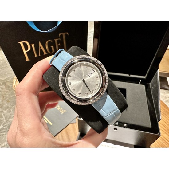 全球首发新品腕表有多惊艳,快来找我戴新品!伯爵“时来运转”顶级奢侈品入门款第一眼看到它的时候我一眼就中,首先是外观设计足够百搭,旋转式表圈可自由转动,外层一圈可来回转动 很有寓意、一起“转动,遇见非凡”。百搭中号34尺寸!上手很秀气,彩色鳄鱼皮可轻松拆卸 看上去就高端,机芯采用瑞士进口石英机芯,螺旋式表圈316L精钢打磨抛光 表面光亮如镜、表盘内圈钻石刻度 11颗⭕️圆形美钻、外圈42颗圆形美钻 全球首发新品腕表有多惊艳,快来找我戴新品!伯爵“时来运转”顶级奢侈品入门款第一眼看到它的时候我一眼就中,首先是外观设计足够百搭,旋转式表圈可自由转动,外层一圈可来回转动 很有寓意、一起“转动,遇见非凡”。百搭中号34尺寸!上手很秀气,彩色鳄鱼皮可轻松拆卸 看上去就高端,机芯采用瑞士进口石英机芯,螺旋式表圈316L精钢打磨抛光 表面光亮如镜、表盘内圈钻石刻度 11颗⭕️圆形美钻、外圈42颗圆形美钻
