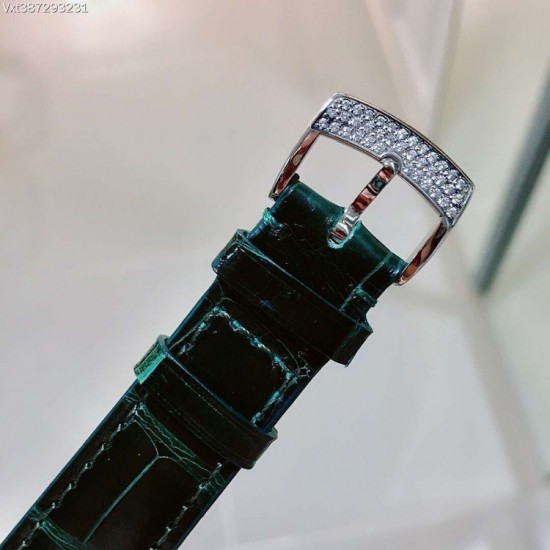 商品编号:387293231 专柜新款彩虹T钻 强势开卖萧邦HAPPYDIAMONDS 机械 鳄鱼皮版本  实在是过分美丽  一眼就怦然心动  超美全网唯一最新专柜版本无疑了 认准独家实拍 萧邦一直都是女表界的主角大腕儿 秒杀市场一切版本 当然价格也是全网最贵 物超所值 美洲鳄鱼皮区别市场货的各路版本颜色 真的很高级 赠送全套专柜方形包装 专柜老早就不用方形包装了 已经改版了升级了 都说爱情被细节打败 经典款从来都是供不应求商品规格:默认规格