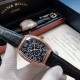 法兰克穆勒-Franck Muller 深受时尚男士及众多明星追捧的顶级腕表品牌,法兰克穆勒的标志性特征是其酒桶型表壳和夸张的弧度设计敖,采用手工镶砖手法制作,同时也拥有精湛的制表工艺,搭配全自动日本机械机芯,法兰克穆勒手表凝聚了无限心血、承载了无尽情感,是鉴赏家眼中出类拔萃敖、独一无二的完美杰作。尺寸55mmx42mmx13。FM-club™ 倾情推荐❗️ 法兰克穆勒-Franck Muller 深受时尚男士及众多明星追捧的顶级腕表品牌,法兰克穆勒的标志性特征是其酒桶型表壳和夸张的弧度设计敖,采用手工镶砖手法制作,同时也拥有精湛的制表工艺,搭配全自动日本机械机芯,法兰克穆勒手表凝聚了无限心血、承载了无尽情感,是鉴赏家眼中出类拔萃敖、独一无二的完美杰作。尺寸55mmx42mmx13。FM-club™ 倾情推荐❗️