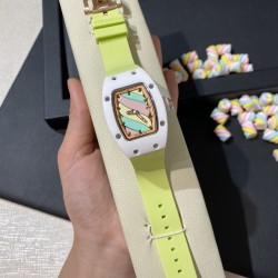 实拍 理查德米勒 RichardMille 糖果棉花糖 最新爆款 bon bon系列最稀有的作品！克服传统工艺打破模式！钟表最受尊敬的技术之一。不是所有人的嫁妆，棉花糖运动曲线和颜色，它们是诱人的。有了理查德米勒，实现了把棉花糖戴在你的手腕上！白色陶瓷加上黄粉绿搪瓷表盘，RM-07柔和的颜色创造了一个组合...甜蜜！糖果店的一次旅行，一个让人难以置信的艺术品。你会戴上它吗？