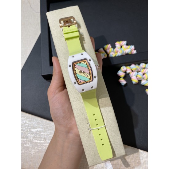 实拍 理查德米勒 RichardMille 糖果棉花糖 最新爆款 bon bon系列最稀有的作品!克服传统工艺打破模式!钟表最受尊敬的技术之一。不是所有人的嫁妆,棉花糖运动曲线和颜色,它们是诱人的。有了理查德米勒,实现了把棉花糖戴在你的手腕上!白色陶瓷加上黄粉绿搪瓷表盘,RM-07柔和的颜色创造了一个组合...甜蜜!糖果店的一次旅行,一个让人难以置信的艺术品。你会戴上它吗? 实拍 理查德米勒 RichardMille 糖果棉花糖 最新爆款 bon bon系列最稀有的作品!克服传统工艺打破模式!钟表最受尊敬的技术之一。不是所有人的嫁妆,棉花糖运动曲线和颜色,它们是诱人的。有了理查德米勒,实现了把棉花糖戴在你的手腕上!白色陶瓷加上黄粉绿搪瓷表盘,RM-07柔和的颜色创造了一个组合...甜蜜!糖果店的一次旅行,一个让人难以置信的艺术品。你会戴上它吗?