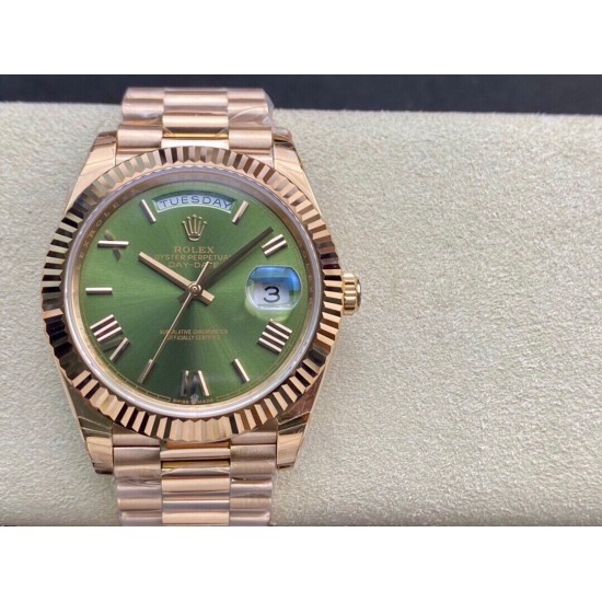 ROLEX 劳力士 星期日志型40mm终极版 搭载原版3255自动机械机芯228239系列腕表,40mm直径,研发耗时16个月!原版1比1开模。重点升级了以下几个要点:1.表壳直径与最新版3255型系列一致40毫米。2.表带头粒与原装一致,5件拼装,难度非常高,表带与表壳交错型无缝连结。3.把头皇冠处下方修改为与原版一致的两个圆点。4.表扣与原版一致里面加装了弹簧,字体大小工艺和原装一致。5.表壳侧面与原版一致增加二维码防伪。6.表壳与表带连接处的壳身刻有与原版一致的型号数字228239。 ROLEX 劳力士 星期日志型40mm终极版 搭载原版3255自动机械机芯228239系列腕表,40mm直径,研发耗时16个月!原版1比1开模。重点升级了以下几个要点:1.表壳直径与最新版3255型系列一致40毫米。2.表带头粒与原装一致,5件拼装,难度非常高,表带与表壳交错型无缝连结。3.把头皇冠处下方修改为与原版一致的两个圆点。4.表扣与原版一致里面加装了弹簧,字体大小工艺和原装一致。5.表壳侧面与原版一致增加二维码防伪。6.表壳与表带连接处的壳身刻有与原版一致的型号数字228239。