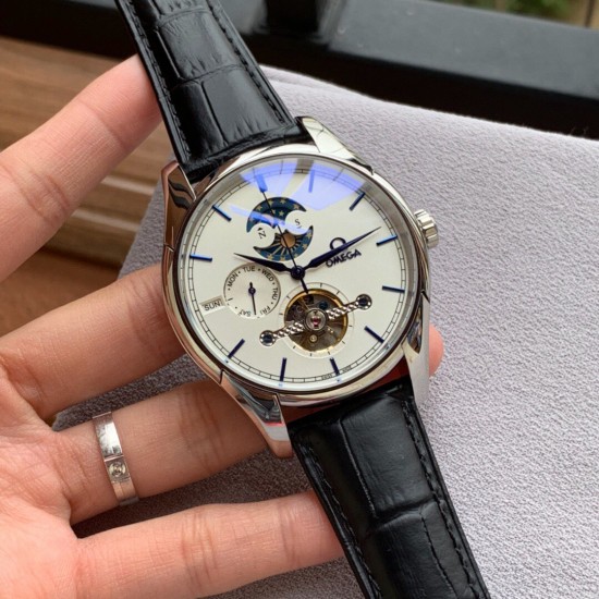 品牌:欧米茄 OMEGA类型:精品男士腕表表带:真牛皮表带机芯:全自动机械机芯镜面:矿物质强化玻璃 尺寸:直径42mm 厚12mm! 品牌:欧米茄 OMEGA类型:精品男士腕表表带:真牛皮表带机芯:全自动机械机芯镜面:矿物质强化玻璃 尺寸:直径42mm 厚12mm!