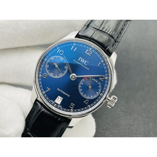 【ZF Factory销量神器】V5升级版 IWC万国葡7-葡萄牙系列 七日链 !1⃣️搭载定制版C.52010自动机械机芯!2⃣️独立小秒针,真动能指示!3⃣️蓝宝石玻璃镜面!4⃣️定制版意大利牛皮表带,原装扣子!5⃣️直径42毫米!ZF出品 必属精品 欢迎您的品鉴! 【ZF Factory销量神器】V5升级版 IWC万国葡7-葡萄牙系列 七日链 !1⃣️搭载定制版C.52010自动机械机芯!2⃣️独立小秒针,真动能指示!3⃣️蓝宝石玻璃镜面!4⃣️定制版意大利牛皮表带,原装扣子!5⃣️直径42毫米!ZF出品 必属精品 欢迎您的品鉴!