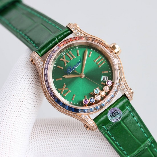 萧邦新款chopard Happy Sport系列之彩钻腕表，以精钢搭配钻石，凝固刹那时刻，绽放隽永气质！精彩细节：1⃣️搭载与众不同的珍珠贝母字面，纹理和放射出来的光晕实属完美。2⃣️表盘搭配7颗快乐彩钻，采用施华洛世奇水晶，颗颗饱满闪烁！每一个颗的底座都是精雕细琢，以求实现正品钻珠那一致的旋转运动的效果！3⃣️壳套316L精钢表壳两侧均镶嵌顶级施华洛世奇水晶，颗颗火彩熠熠，色泽白净透亮4⃣️搭配海鸥2892机芯机械！AN Factory精品之作 时间总让人惊喜不断 您绝对值得拥有！欢迎您的品鉴！