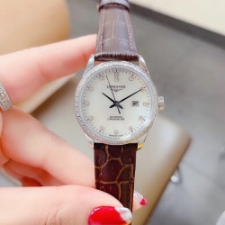 皮带钢带同价机械「Longines开创者系列 赵丽颖 同款型号：L2.320.4.11.6（可佩戴原装质感牛皮）这是浪琴首个所有表款均被授以瑞士天文台认证（COSC）的腕表系列。此款女表采用超薄进口西铁城6t15机芯-   直径30  蓝宝石玻璃镜面防刮效果 316精钢打造与原装一样细节标准 背透设计清晰可见机芯的律动，出席任何场合尽显优雅个性真我态度。钻石圈口璀璨夺目非你莫属！