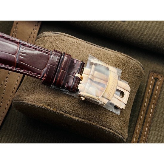 【PFF Factory2021牛年力作】V2升级版 【市场最高品质版本】百达.翡丽Patekphilippe运动系列(鹦鹉螺)5724(霸道总裁)升级版!1⃣️所有功能同正品(10字位动能显示,7字位日历和月相 4字位小秒针),和原装一样的带水平压纹图案,带荧光刻度 !2⃣️直径40毫米,904L精钢镀金,蓝宝石玻璃镜面。3⃣️5722和5724款的外钻为施华洛世奇钻,通透闪亮,气质非凡。在目前技术范畴内尽可能接近原装,此款腕表可以让您驾驭所有场合!PFF匠心之作 欢迎您的品鉴 【PFF Factory2021牛年力作】V2升级版 【市场最高品质版本】百达.翡丽Patekphilippe运动系列(鹦鹉螺)5724(霸道总裁)升级版!1⃣️所有功能同正品(10字位动能显示,7字位日历和月相 4字位小秒针),和原装一样的带水平压纹图案,带荧光刻度 !2⃣️直径40毫米,904L精钢镀金,蓝宝石玻璃镜面。3⃣️5722和5724款的外钻为施华洛世奇钻,通透闪亮,气质非凡。在目前技术范畴内尽可能接近原装,此款腕表可以让您驾驭所有场合!PFF匠心之作 欢迎您的品鉴