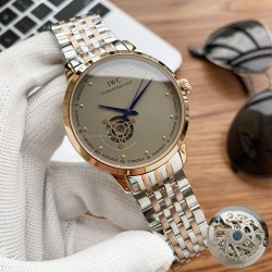 实物拍摄品牌：万国-IWC  类型：[酷]男士腕表表壳：316精钢（做工优质）表带：进口真牛皮/316精钢(两种可选)机芯：高级定制全自动机械机芯（走时稳定）玻璃：高级强化镀膜镜面尺寸：直径40mm，厚度12mm