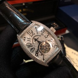 【独家实拍 法兰克穆勒-Franck muller 男士腕表 】法兰克穆勒 FM全新升级版 酒桶满天星，8880 CC AT 飞轮系列  ，独具一格匠心之作，精工雕刻镶嵌数字飞轮表盘，正明珠自动上链机械机芯 原装1:1 功能 暗喻不拘一格的独立型格，耐磨蓝光水晶镜面 304L精钢镶钻外壳 经过多道工序制作而成，不惜代价还原正品！ 复古摩登与现代张扬兼具，佩戴于腕间，彰显独特品味！