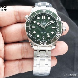 SBF 2022最新款欧家“绿水鬼”，2022年海马300米新品。跟劳力士水鬼相比，低调不张扬，好看不撞款。老板，买它刚刚好！